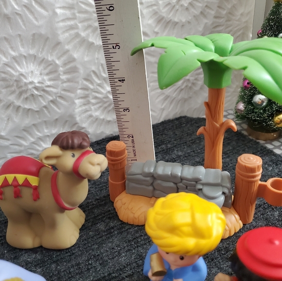 Fisher Price Little People Nativity Set 16pc with Stable - Picture 13 of 17